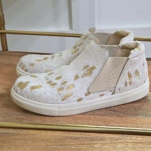 COCONUTS BY MATISSE Women’s Harlan White, Gold Spot Cow Hair Sneakers 7.5